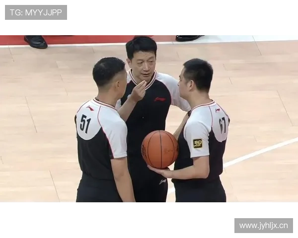 篮下干扰球的正确判罚标准解析，球员如何避免违例