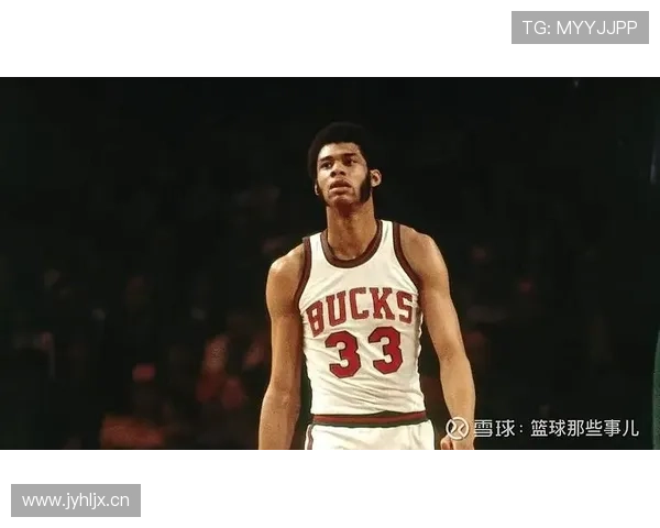 阿布杜尔-贾巴尔背打技巧显著高于当代内线,奠定得分霸主地位 阿布杜尔-贾巴尔背打技巧显著高于当代内线,奠定得分霸主地位